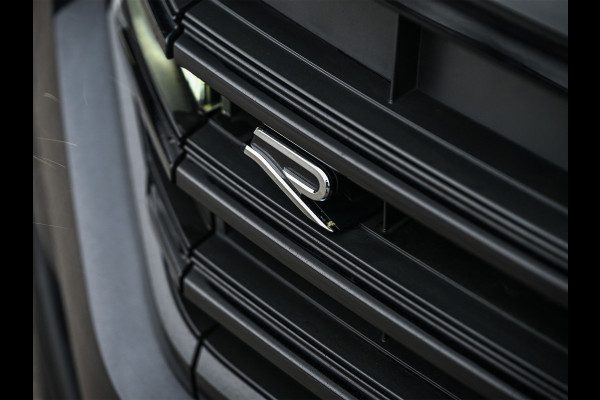 Volkswagen Touareg 3.0 TSi 4MOTION R · Panoramadak · Luchtvering · Adaptive Cruise Control · Memory Seats · Camera · Keyless entree · Blis · Ambian