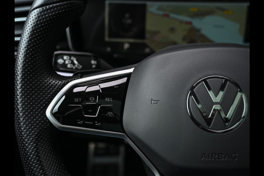 Volkswagen Touareg 3.0 TSi 4MOTION R · Panoramadak · Luchtvering · Adaptive Cruise Control · Memory Seats · Camera · Keyless entree · Blis · Ambian