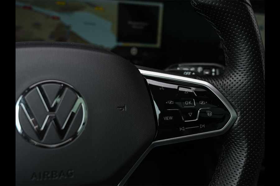 Volkswagen Touareg 3.0 TSi 4MOTION R · Panoramadak · Luchtvering · Adaptive Cruise Control · Memory Seats · Camera · Keyless entree · Blis · Ambian