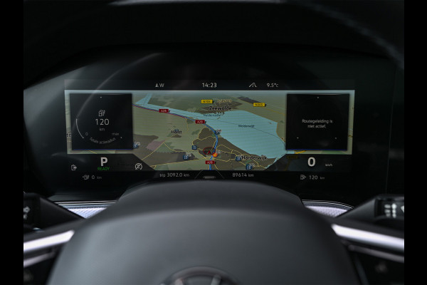 Volkswagen Touareg 3.0 TSi 4MOTION R · Panoramadak · Luchtvering · Adaptive Cruise Control · Memory Seats · Camera · Keyless entree · Blis · Ambian