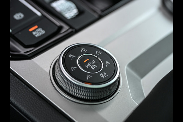 Volkswagen Touareg 3.0 TSi 4MOTION R · Panoramadak · Luchtvering · Adaptive Cruise Control · Memory Seats · Camera · Keyless entree · Blis · Ambian