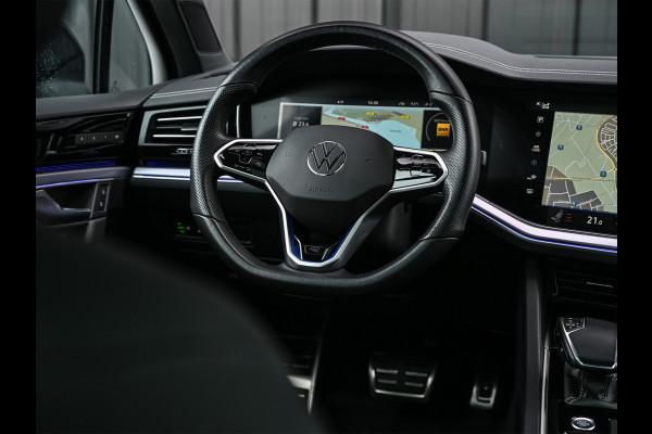 Volkswagen Touareg 3.0 TSi 4MOTION R · Panoramadak · Luchtvering · Adaptive Cruise Control · Memory Seats · Camera · Keyless entree · Blis · Ambian