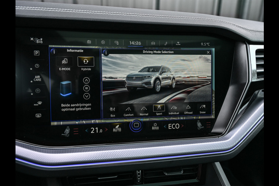 Volkswagen Touareg 3.0 TSi 4MOTION R · Panoramadak · Luchtvering · Adaptive Cruise Control · Memory Seats · Camera · Keyless entree · Blis · Ambian