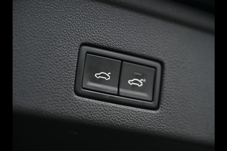 Volkswagen Touareg 3.0 TSi 4MOTION R · Panoramadak · Luchtvering · Adaptive Cruise Control · Memory Seats · Camera · Keyless entree · Blis · Ambian