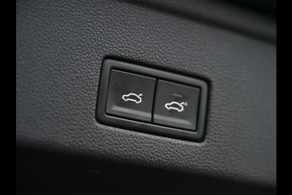 Volkswagen Touareg 3.0 TSi 4MOTION R · Panoramadak · Luchtvering · Adaptive Cruise Control · Memory Seats · Camera · Keyless entree · Blis · Ambian