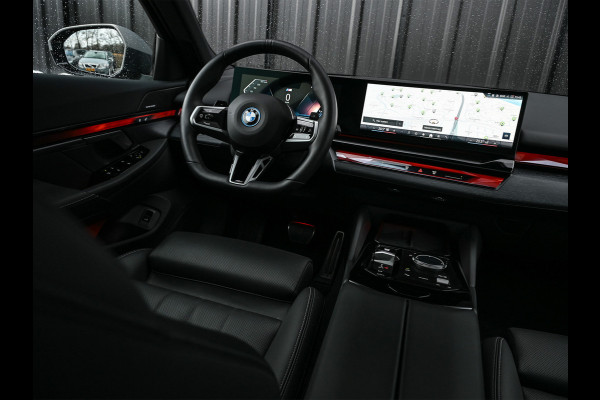 BMW 5 Serie Touring 530e xDrive · M Sportpaket Pro ·Harman Kardon · M Sport Suspension · Adaptive Led · Driving Assistant Plus · Ambient Lig