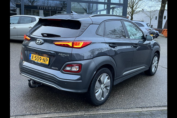 Hyundai Kona EV Premium 64 kWh SOH 100% | 3-Fase | Warmtepomp | Stoel- & Stuurverwarming | Afneembare Trekhaak | Volledig Hyundai-dealer onderhouden