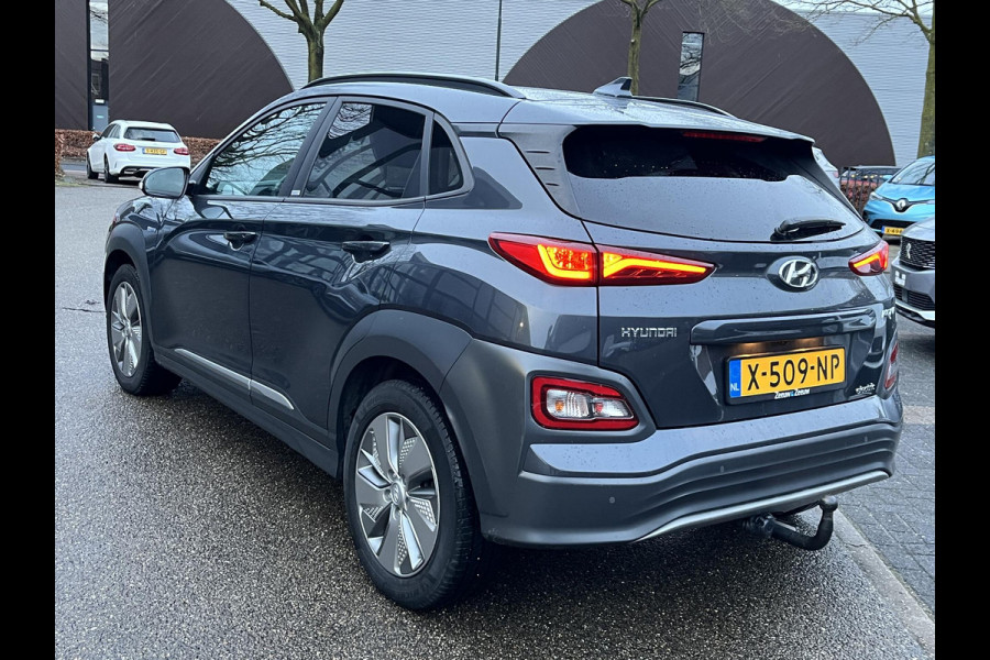 Hyundai Kona EV Premium 64 kWh SOH 100% | 3-Fase | Warmtepomp | Stoel- & Stuurverwarming | Afneembare Trekhaak | Volledig Hyundai-dealer onderhouden