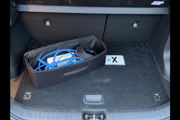 Hyundai Kona EV Premium 64 kWh SOH 100% | 3-Fase | Warmtepomp | Stoel- & Stuurverwarming | Afneembare Trekhaak | Volledig Hyundai-dealer onderhouden