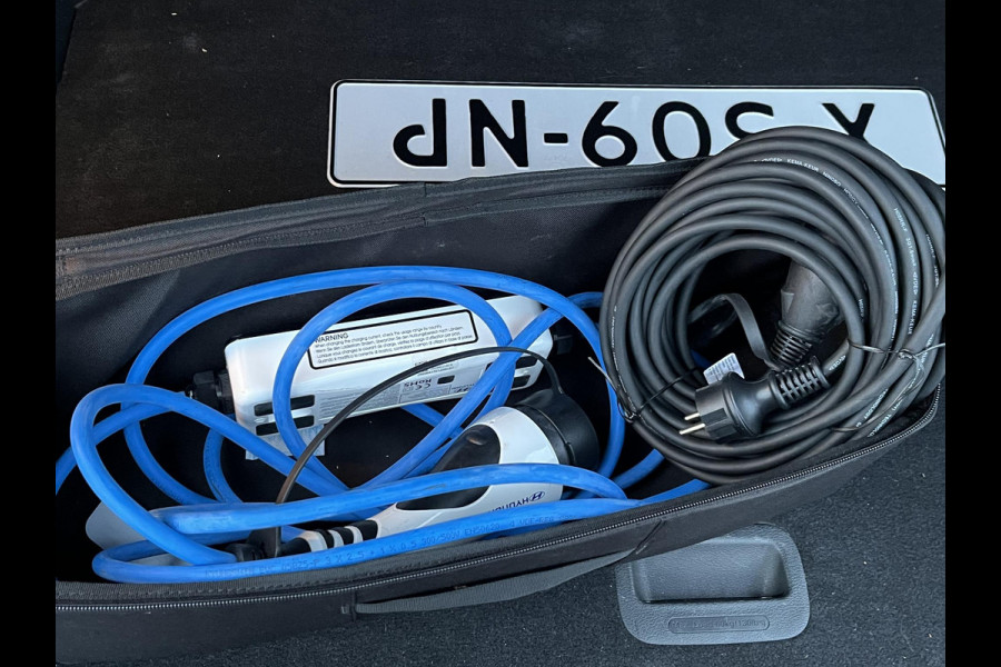 Hyundai Kona EV Premium 64 kWh SOH 100% | 3-Fase | Warmtepomp | Stoel- & Stuurverwarming | Afneembare Trekhaak | Volledig Hyundai-dealer onderhouden