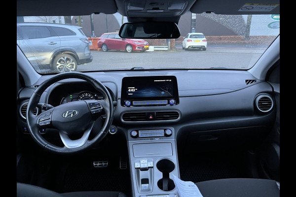 Hyundai Kona EV Premium 64 kWh SOH 100% | 3-Fase | Warmtepomp | Stoel- & Stuurverwarming | Afneembare Trekhaak | Volledig Hyundai-dealer onderhouden