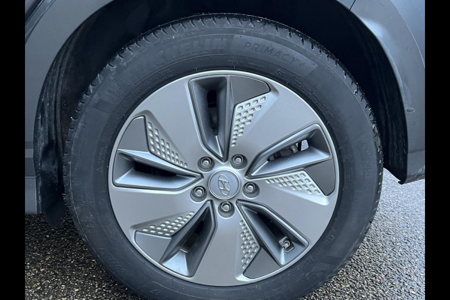Hyundai Kona EV Premium 64 kWh SOH 100% | 3-Fase | Warmtepomp | Stoel- & Stuurverwarming | Afneembare Trekhaak | Volledig Hyundai-dealer onderhouden