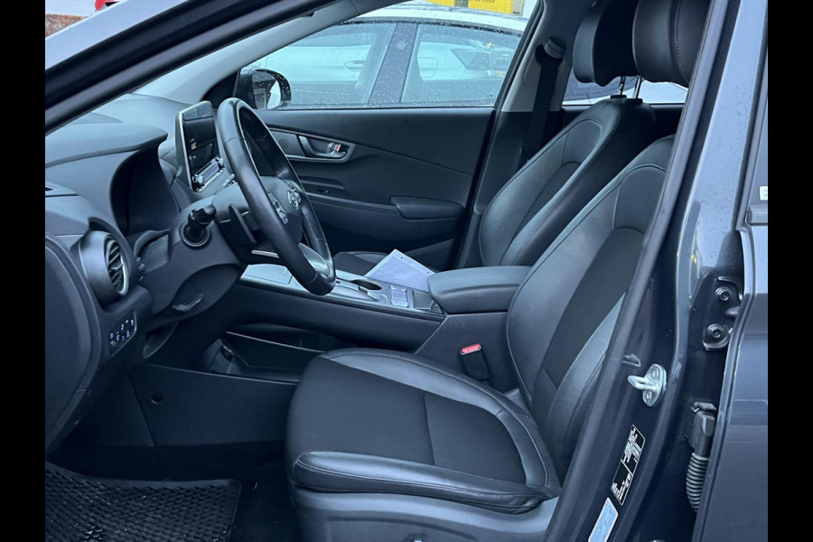 Hyundai Kona EV Premium 64 kWh SOH 100% | 3-Fase | Warmtepomp | Stoel- & Stuurverwarming | Afneembare Trekhaak | Volledig Hyundai-dealer onderhouden