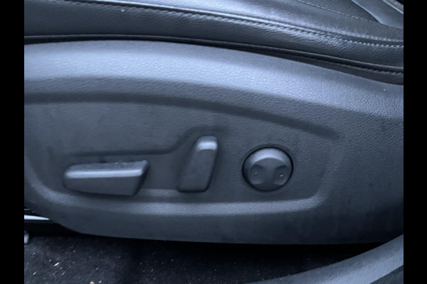 Hyundai Kona EV Premium 64 kWh SOH 100% | 3-Fase | Warmtepomp | Stoel- & Stuurverwarming | Afneembare Trekhaak | Volledig Hyundai-dealer onderhouden