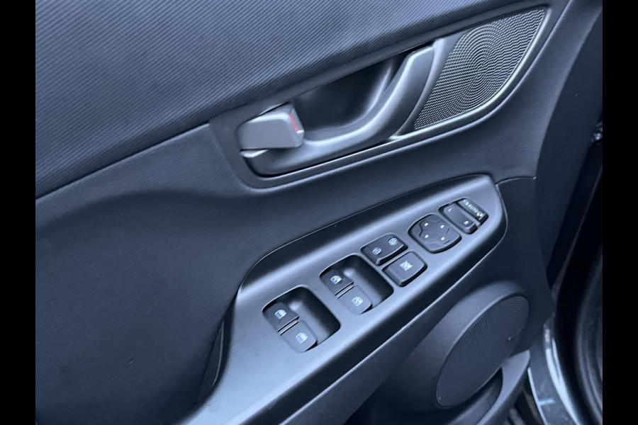 Hyundai Kona EV Premium 64 kWh SOH 100% | 3-Fase | Warmtepomp | Stoel- & Stuurverwarming | Afneembare Trekhaak | Volledig Hyundai-dealer onderhouden