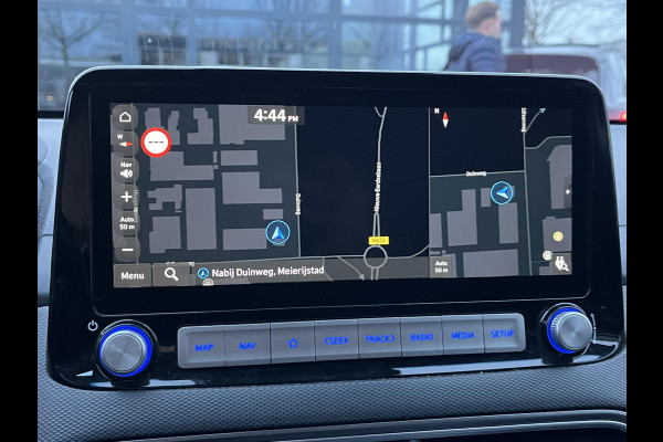 Hyundai Kona EV Premium 64 kWh SOH 100% | 3-Fase | Warmtepomp | Stoel- & Stuurverwarming | Afneembare Trekhaak | Volledig Hyundai-dealer onderhouden