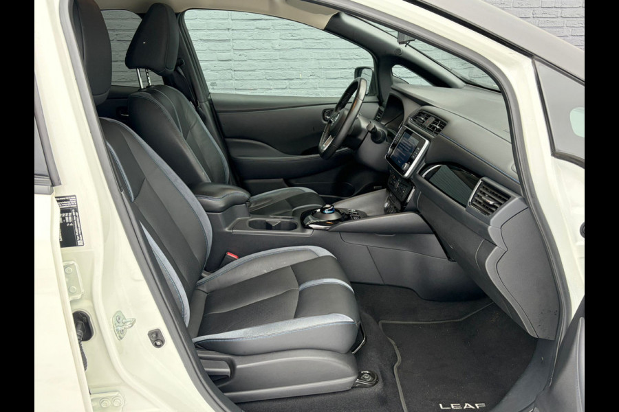 Nissan Leaf e+ 218pk 62kWh Soh 90% Leer Grootste ACCU Warmtepomp Trekhaak Business Executive Ecc Bose®-Hifi Apple Carplay Android Auto Adap. 360°Camera Stoel+Stuurverwarming Led Two-Tone lak 1e Eigenaar Origineel Nederlandse Auto