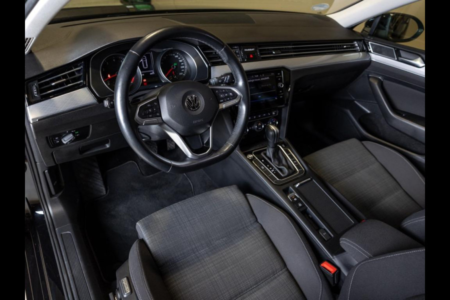 Volkswagen Passat Variant 1.5 TSI Comfort Business / 150pk / Panoramadak / Trekhaak / Achteruitrijcamera