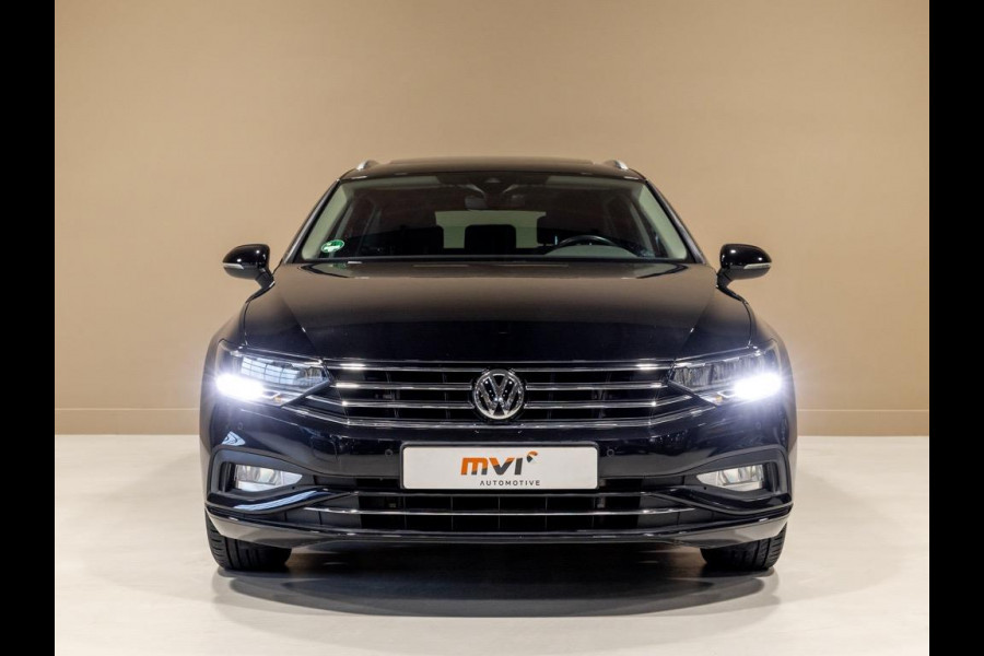 Volkswagen Passat Variant 1.5 TSI Comfort Business / 150pk / Panoramadak / Trekhaak / Achteruitrijcamera