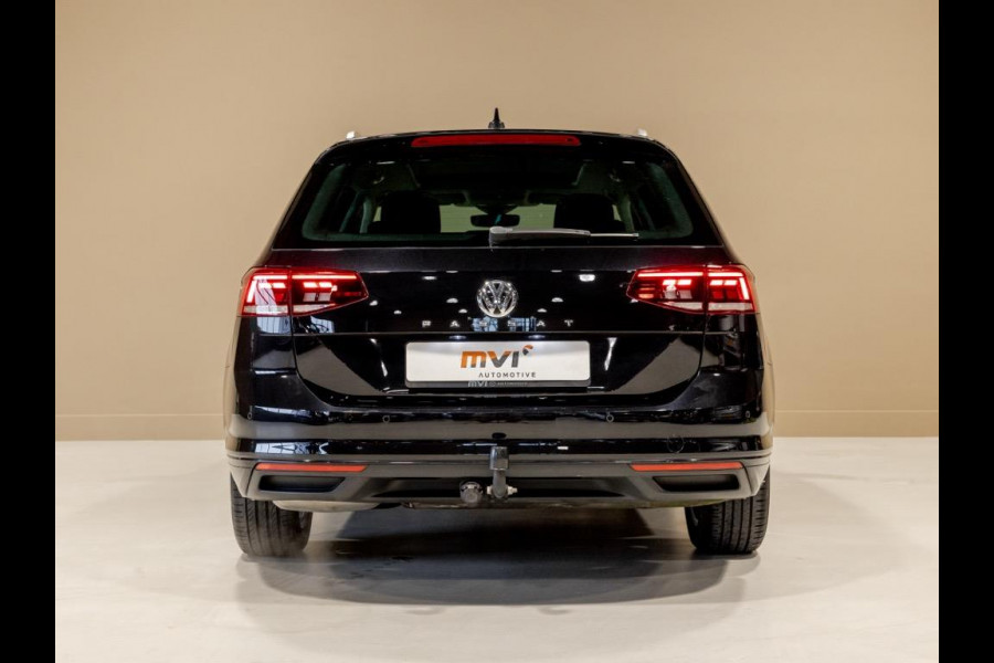 Volkswagen Passat Variant 1.5 TSI Comfort Business / 150pk / Panoramadak / Trekhaak / Achteruitrijcamera