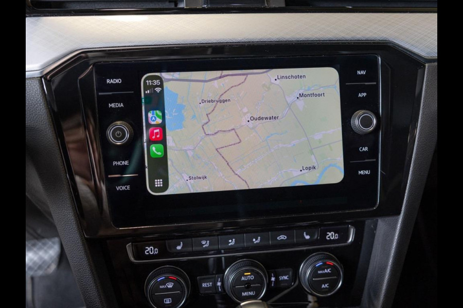 Volkswagen Passat Variant 1.5 TSI Comfort Business / 150pk / Panoramadak / Trekhaak / Achteruitrijcamera