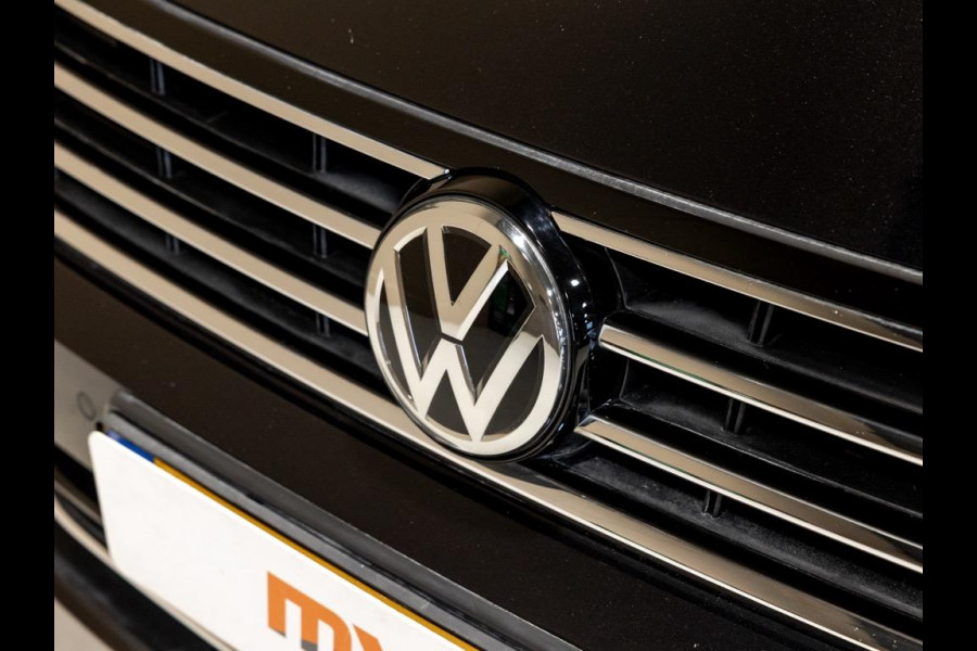 Volkswagen Passat Variant 1.5 TSI Comfort Business / 150pk / Panoramadak / Trekhaak / Achteruitrijcamera