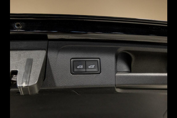 Volkswagen Passat Variant 1.5 TSI Comfort Business / 150pk / Panoramadak / Trekhaak / Achteruitrijcamera