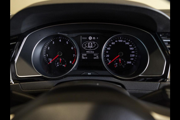 Volkswagen Passat Variant 1.5 TSI Comfort Business / 150pk / Panoramadak / Trekhaak / Achteruitrijcamera