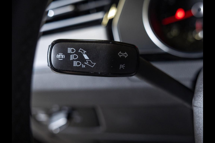 Volkswagen Passat Variant 1.5 TSI Comfort Business / 150pk / Panoramadak / Trekhaak / Achteruitrijcamera