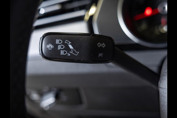 Volkswagen Passat Variant 1.5 TSI Comfort Business / 150pk / Panoramadak / Trekhaak / Achteruitrijcamera