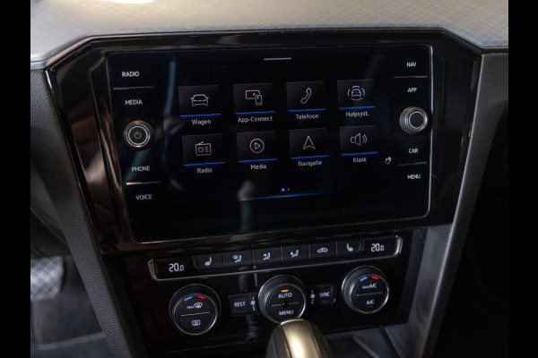 Volkswagen Passat Variant 1.5 TSI Comfort Business / 150pk / Panoramadak / Trekhaak / Achteruitrijcamera