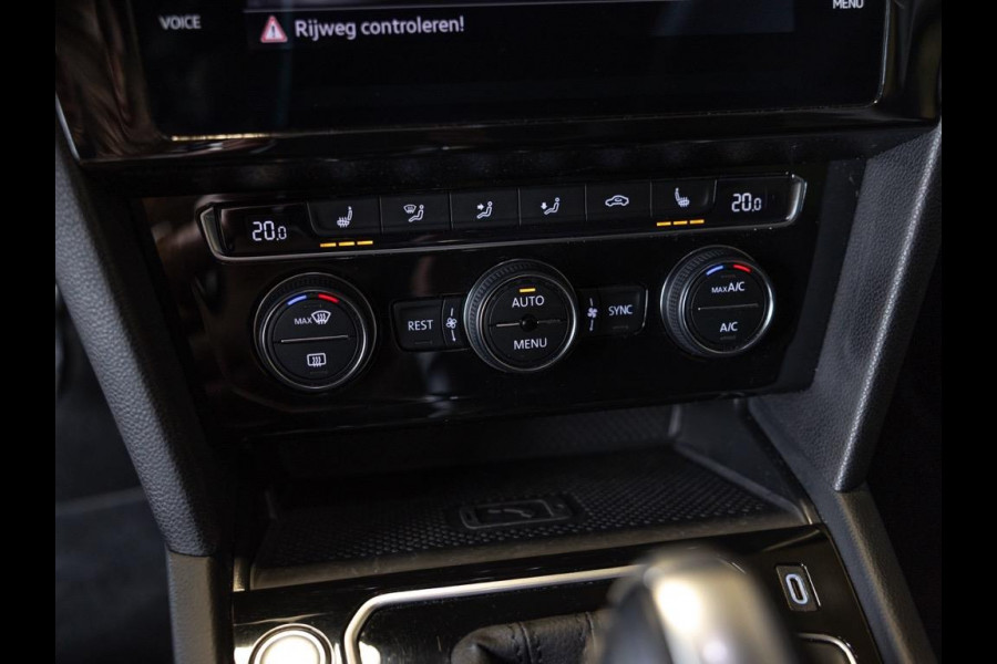 Volkswagen Passat Variant 1.5 TSI Comfort Business / 150pk / Panoramadak / Trekhaak / Achteruitrijcamera