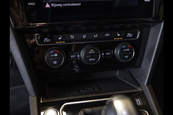 Volkswagen Passat Variant 1.5 TSI Comfort Business / 150pk / Panoramadak / Trekhaak / Achteruitrijcamera