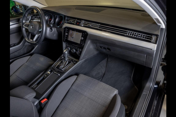 Volkswagen Passat Variant 1.5 TSI Comfort Business / 150pk / Panoramadak / Trekhaak / Achteruitrijcamera