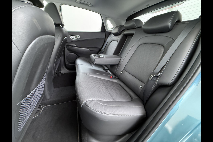 Hyundai Kona EV 64kWh SOH 100% Fase 3 Warmtepomp Leer+Elektr+Verwarmd+Gekoeld! Schuif-/kanteldak Head-Up Display Adap.Cruise Apple Carplay An Keyless Stuurverwarming Blind Spot Monitoring Lane Assist DAB Led Origineel Nederlandse Auto Super compleet! € 46000 nieuw