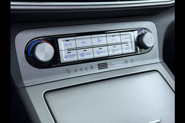 Hyundai Kona EV 64kWh SOH 100% Fase 3 Warmtepomp Leer+Elektr+Verwarmd+Gekoeld! Schuif-/kanteldak Head-Up Display Adap.Cruise Apple Carplay An Keyless Stuurverwarming Blind Spot Monitoring Lane Assist DAB Led Origineel Nederlandse Auto Super compleet! € 46000 nieuw