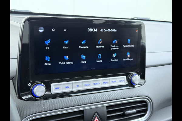 Hyundai Kona EV 64kWh SOH 100% Fase 3 Warmtepomp Leer+Elektr+Verwarmd+Gekoeld! Schuif-/kanteldak Head-Up Display Adap.Cruise Apple Carplay An Keyless Stuurverwarming Blind Spot Monitoring Lane Assist DAB Led Origineel Nederlandse Auto Super compleet! € 46000 nieuw