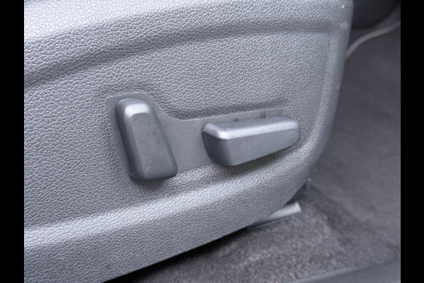 Hyundai Kona EV 64kWh SOH 100% Fase 3 Warmtepomp Leer+Elektr+Verwarmd+Gekoeld! Schuif-/kanteldak Head-Up Display Adap.Cruise Apple Carplay An Keyless Stuurverwarming Blind Spot Monitoring Lane Assist DAB Led Origineel Nederlandse Auto Super compleet! € 46000 nieuw