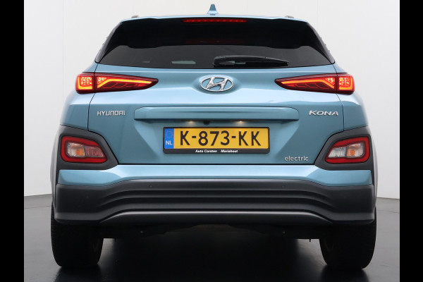 Hyundai Kona EV 64kWh SOH 100% Fase 3 Warmtepomp Leer+Elektr+Verwarmd+Gekoeld! Schuif-/kanteldak Head-Up Display Adap.Cruise Apple Carplay An Keyless Stuurverwarming Blind Spot Monitoring Lane Assist DAB Led Origineel Nederlandse Auto Super compleet! € 46000 nieuw