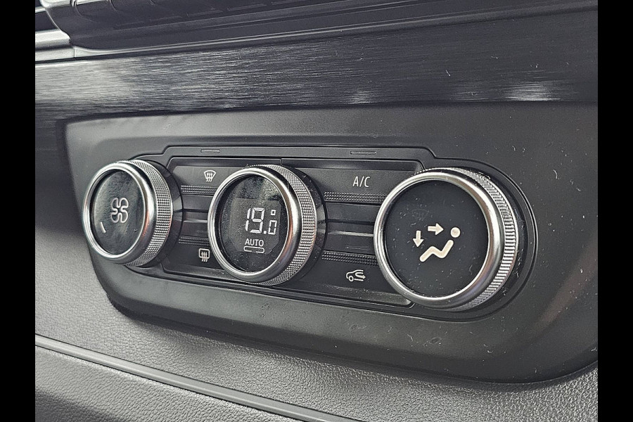 Renault Trafic 2.0 dCi 150 T29 L2H1 DC Airco Automaat Navi Sidebars Euro6 150Pk NAP 1e Eigenaar!