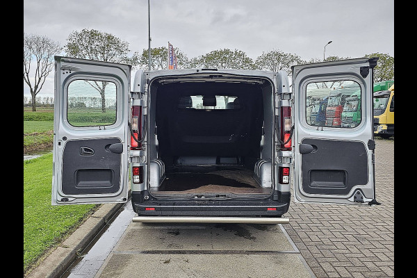 Renault Trafic 2.0 dCi 150 T29 L2H1 DC Airco Automaat Navi Sidebars Euro6 150Pk NAP 1e Eigenaar!