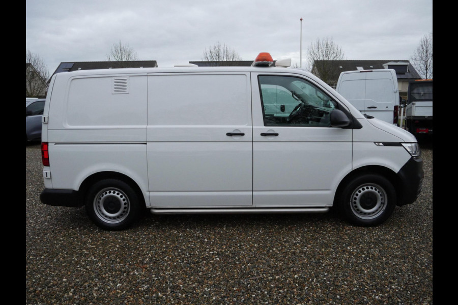 Volkswagen Transporter 2.0 TDI 150PK, L1H1, DSG-automaat, Airco, 2 x Schuifdeur, Dierenambulance-inrichting, Hondenvervoer