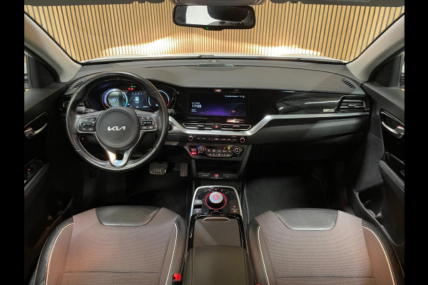 Kia e-Niro DynamicLine 64 kWh|93,6% SOH|NW LOGO|FACELIFT|3-FASE|1/2 LEDER|ACC|CARPLAY|CAMERA|STOELVERW|IN. BTW|1e EIG|NL-AUTO|NAP|