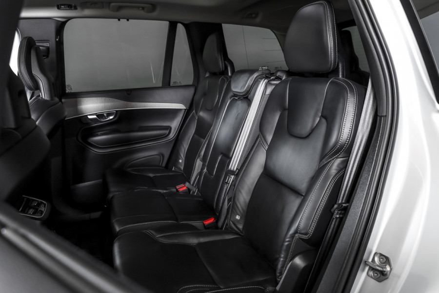 Volvo XC90 2.0 T8 Recharge AWD Inscription Exclusive Orig. NL | Luchtvering | Running Boards | Elek. Trekhaak | S/K-Panodak | Head-Up | Adapt. Cruise | Stuur-+Stoelverwarming+Ventilatie | Harman/Kardon | 360 Camera | NAV + App Connect | Dascam | LM 20''