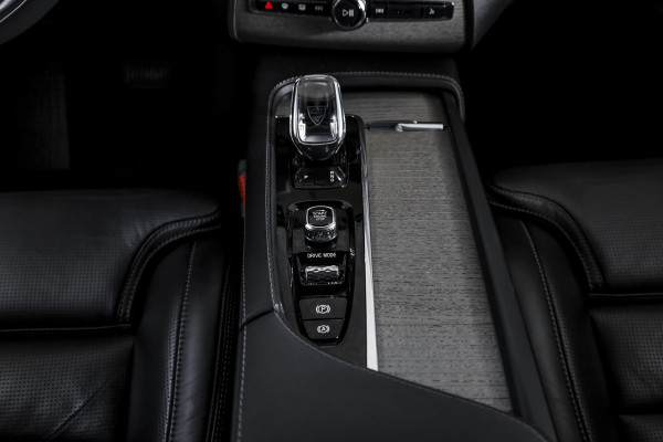 Volvo XC90 2.0 T8 Recharge AWD Inscription Exclusive Orig. NL | Luchtvering | Running Boards | Elek. Trekhaak | S/K-Panodak | Head-Up | Adapt. Cruise | Stuur-+Stoelverwarming+Ventilatie | Harman/Kardon | 360 Camera | NAV + App Connect | Dascam | LM 20''