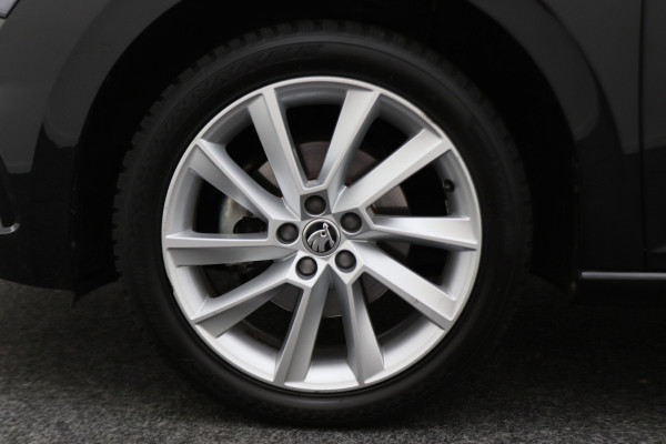 Škoda SCALA 1.0 TSI DSG Sport Business Panoramadak, Camera, ACC, Apple Carplay, Gebarenbesturing, LED, 17''