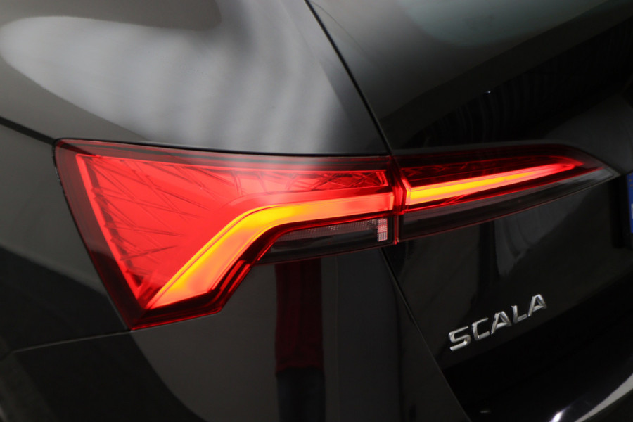 Škoda SCALA 1.0 TSI DSG Sport Business Panoramadak, Camera, ACC, Apple Carplay, Gebarenbesturing, LED, 17''