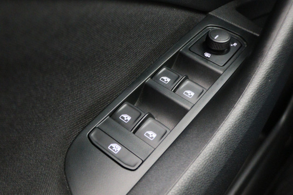 Škoda SCALA 1.0 TSI DSG Sport Business Panoramadak, Camera, ACC, Apple Carplay, Gebarenbesturing, LED, 17''