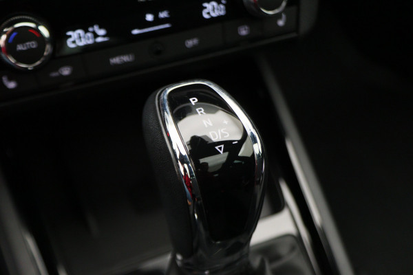 Škoda SCALA 1.0 TSI DSG Sport Business Panoramadak, Camera, ACC, Apple Carplay, Gebarenbesturing, LED, 17''