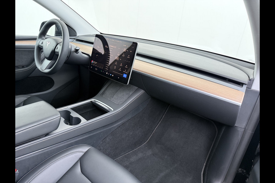 Tesla Model Y Performance 535pk AWD 75kWh SOH 95% Warmtepomp Panoramadak Navi Ecc Leder Lmv 21" Keyless Led Elek.Achterklep Memory Stoel+Stuurverwarming AMD-Ryzen­™-Processor 1e Eigenaar Origineel Nederlandse Auto Fabrieksgarantie tot 14-12-2027 Batterij en Motorgarantie tot 14-12-2031/192.000km